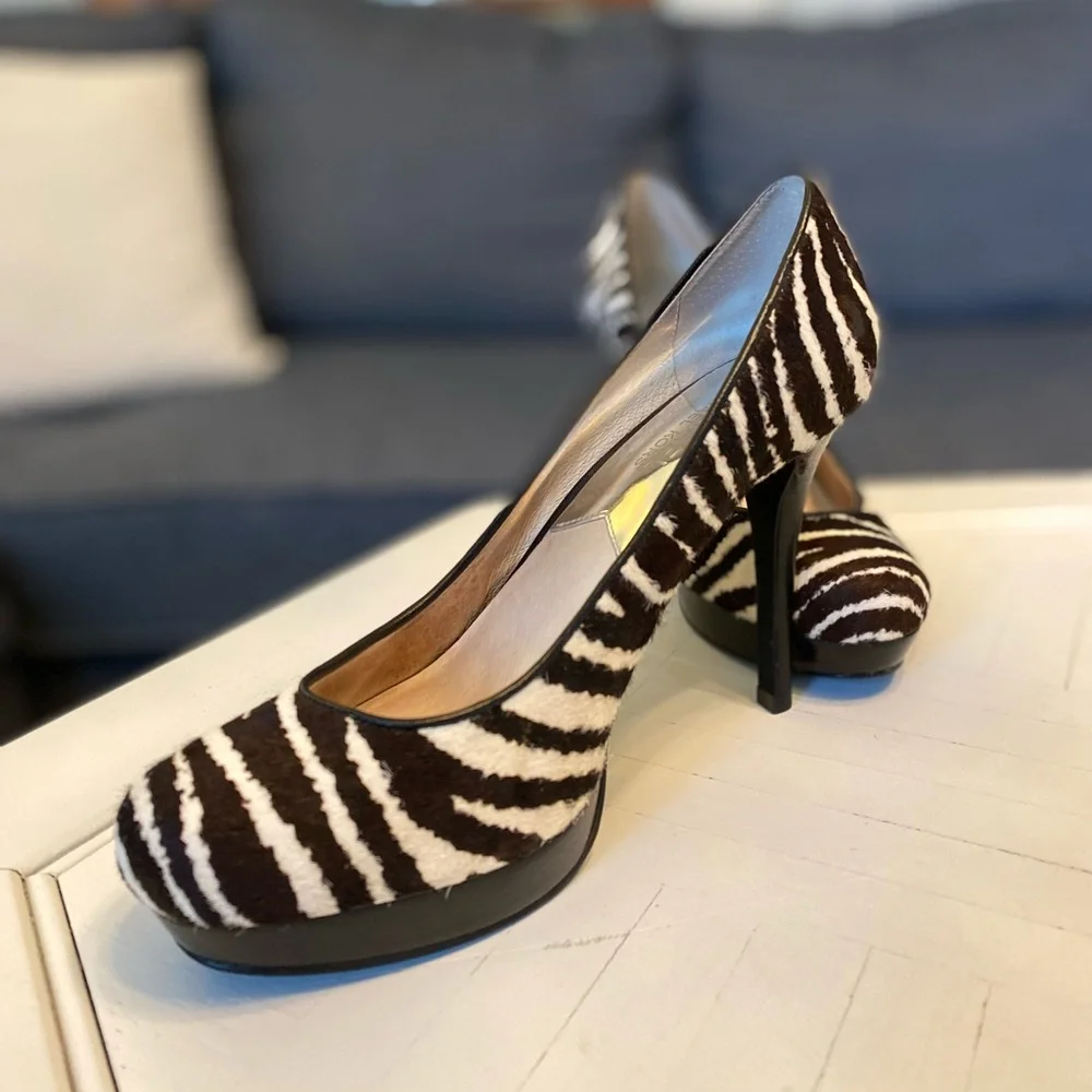 Michael Kors Calf Hair Zebra Print Women’s Round Toe Heels Size 6 - Picture 2 of 11